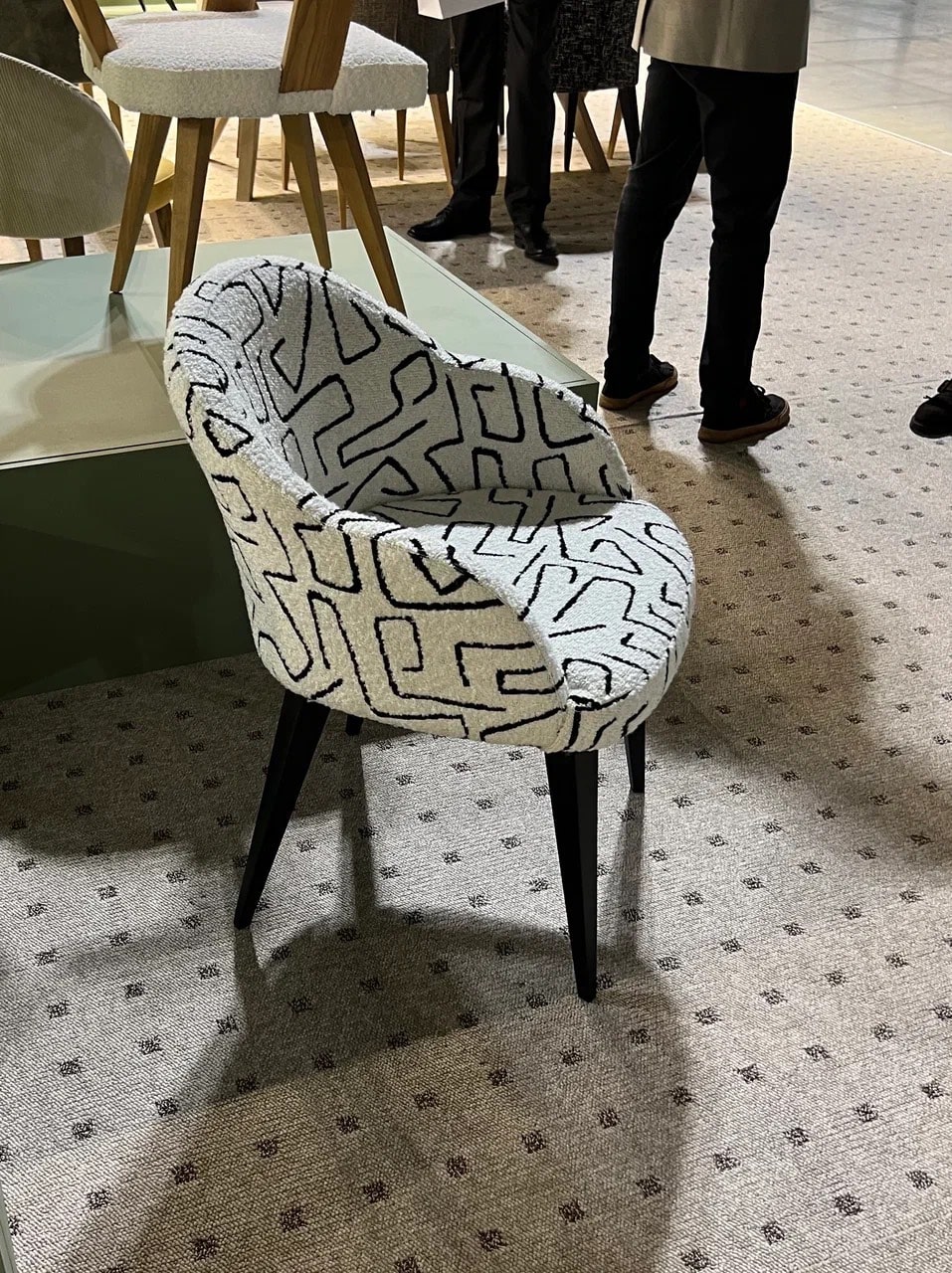 Текстиль с геометрическим принтом