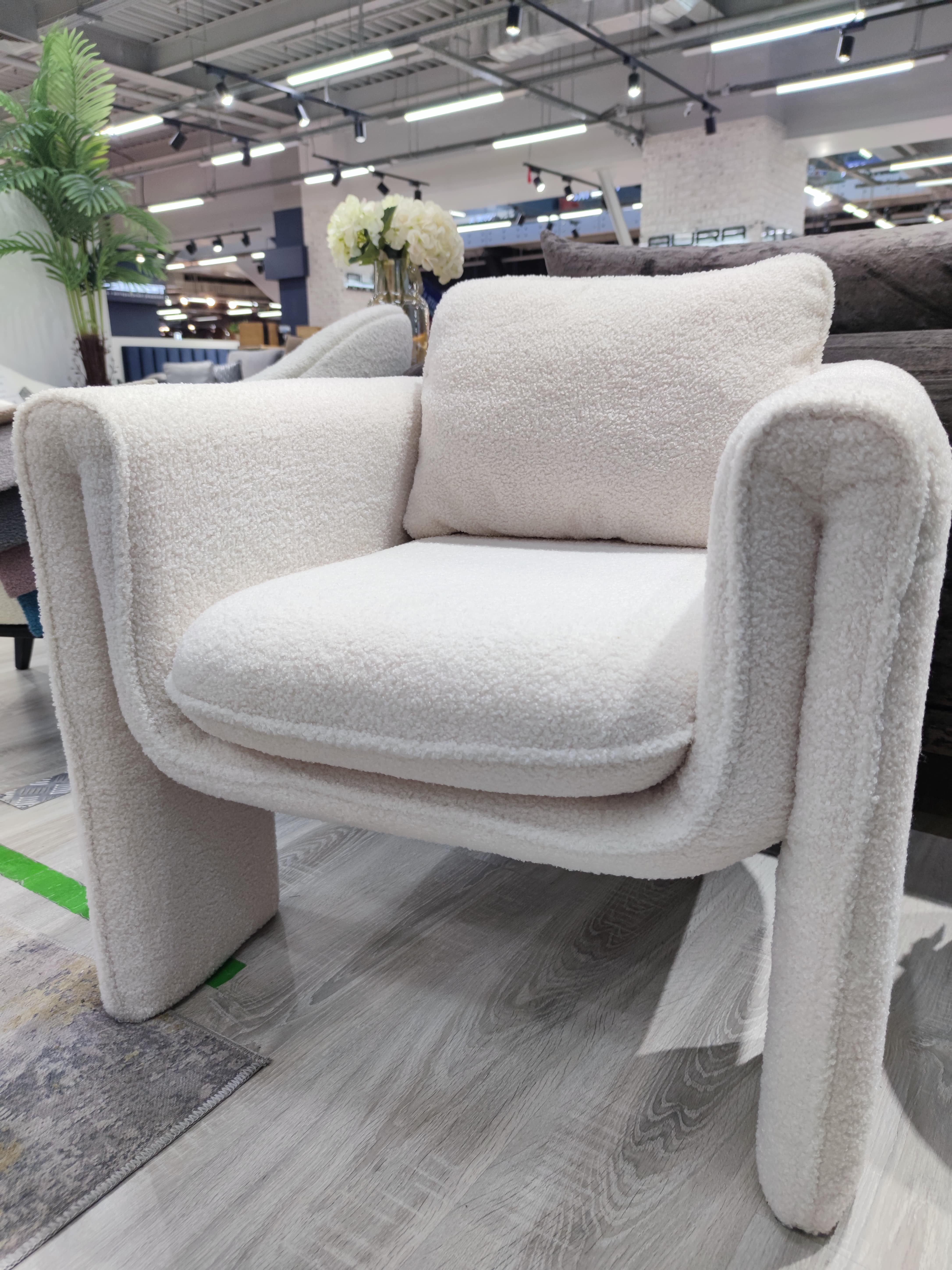 Обивка кресла искусственным мехом под барашка