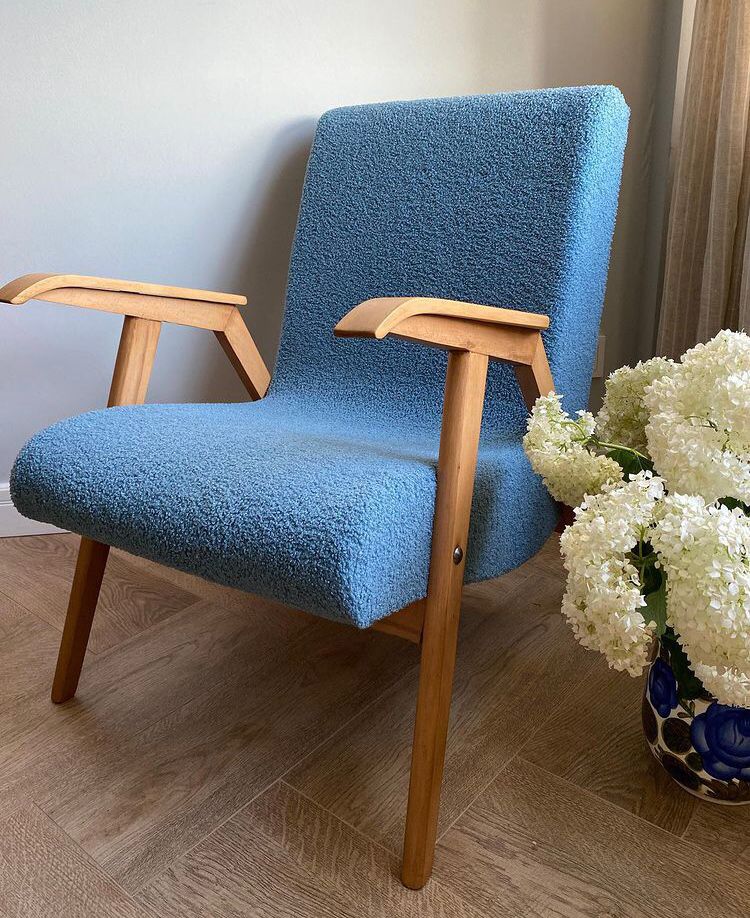 Меховые кресла в дизайне интерьера гостиной